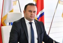 Ћосић: Не дозволити рушење система институција који се ствара 30 година