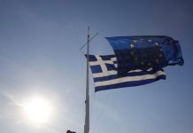 Професор из Грчке: Дора Бакојани пилатовски пере руке од бацања Срба у чељусти Куртија